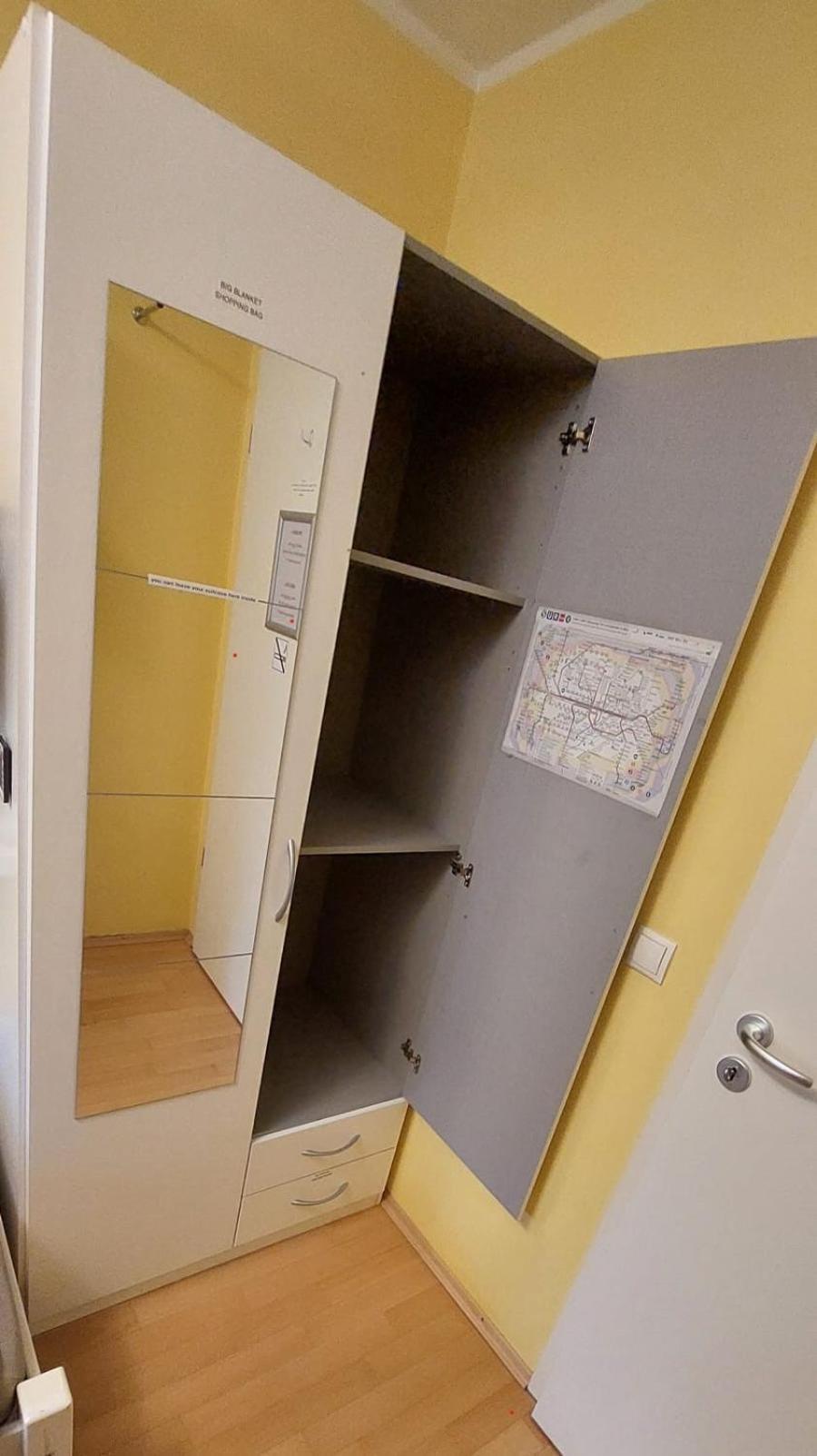 7 Min To Citycenter Subway U3 100m, Southside Singleroom Own Shower Wc, Tv, Dishes Fridge, Oven, Waterheater, Coffeemashine- Free C ,bike For Free , Next To River And Park, Many Restaurants And Supermarkets Around 200m, Nonsmoker ! München